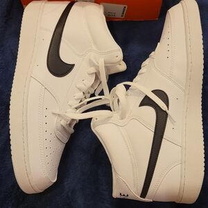 Nike Revolution 7Men's/ Women's White and Black High-Top Sneakers Size M11.5/W13